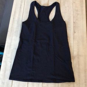 Lululemon love tank size 4